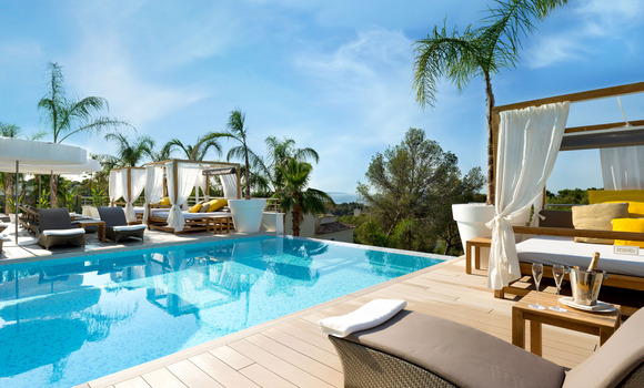 Preview pool aussicht himmel highres