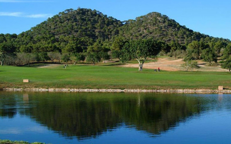 Fullscreen preview exclusiver mallorca golf vall d or golf  s.a calador paisaje y lago 2